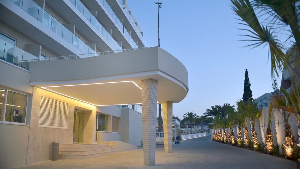 Sunrise Gardens ulaz u hotel 