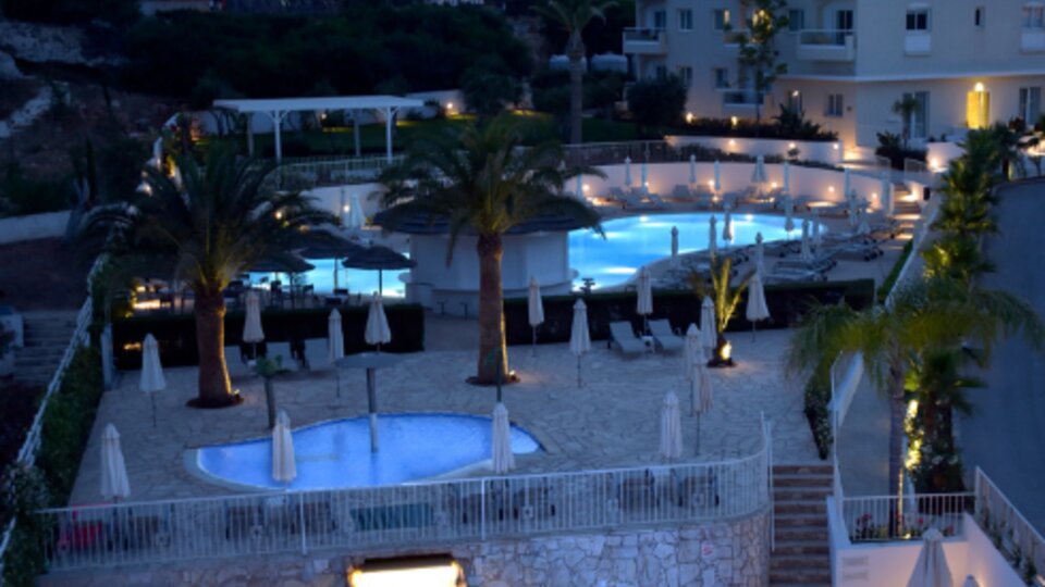 Sunrise Gardens bazen