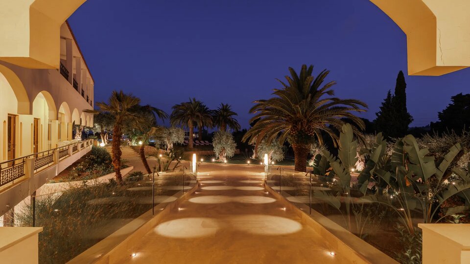 Paradise Hotel Corfu noću