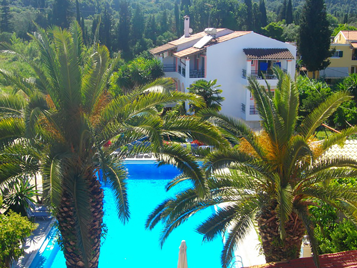 Angela Hotel & Apartments bazen