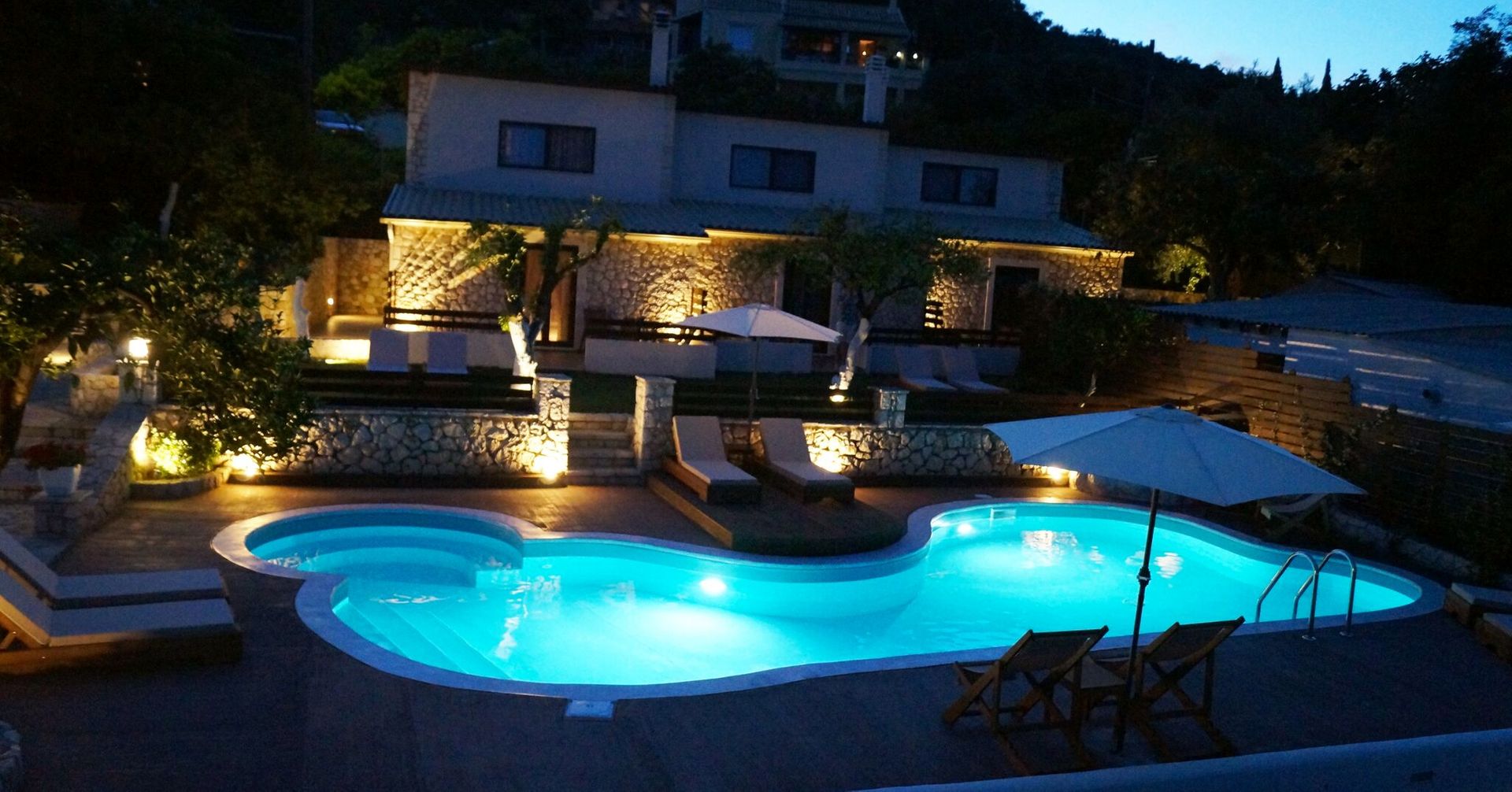 Anita Village Corfu noću