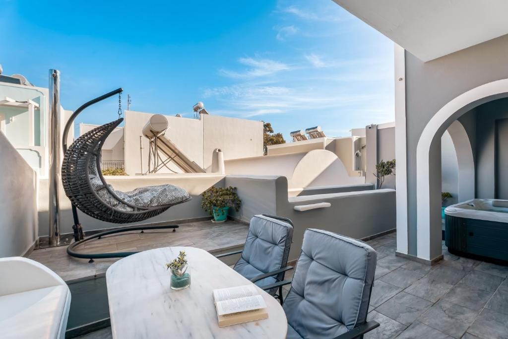 Oasis Suites Fira