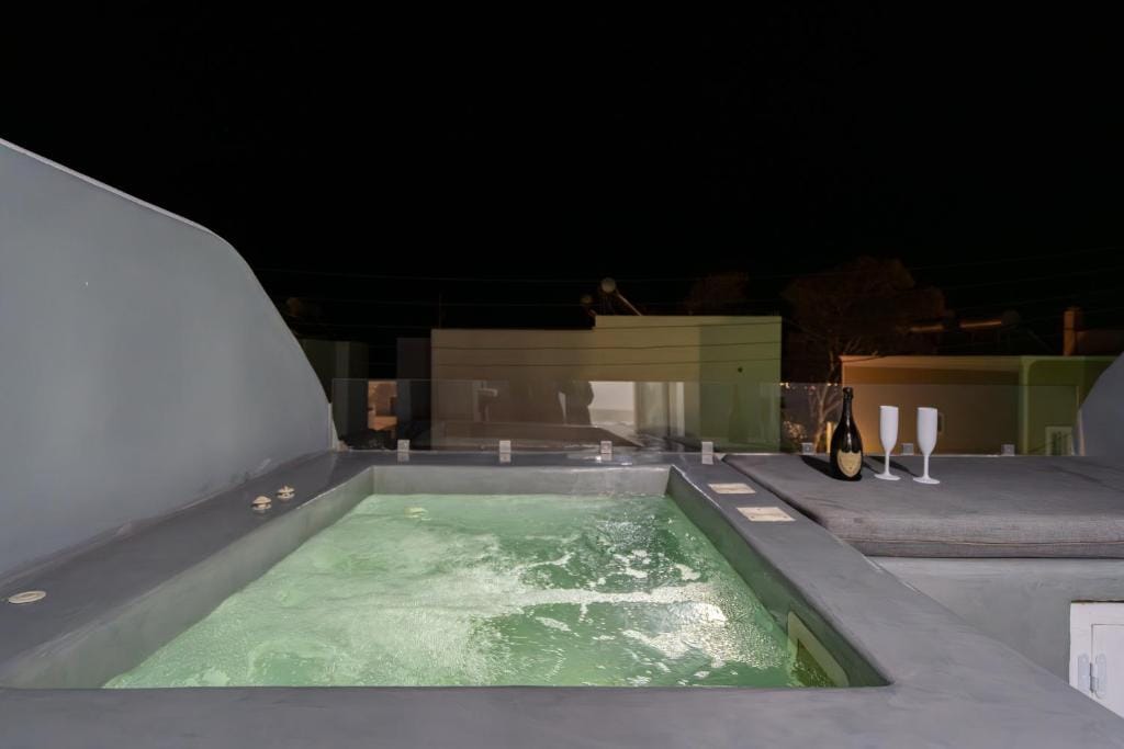 Oasis Suites Fira