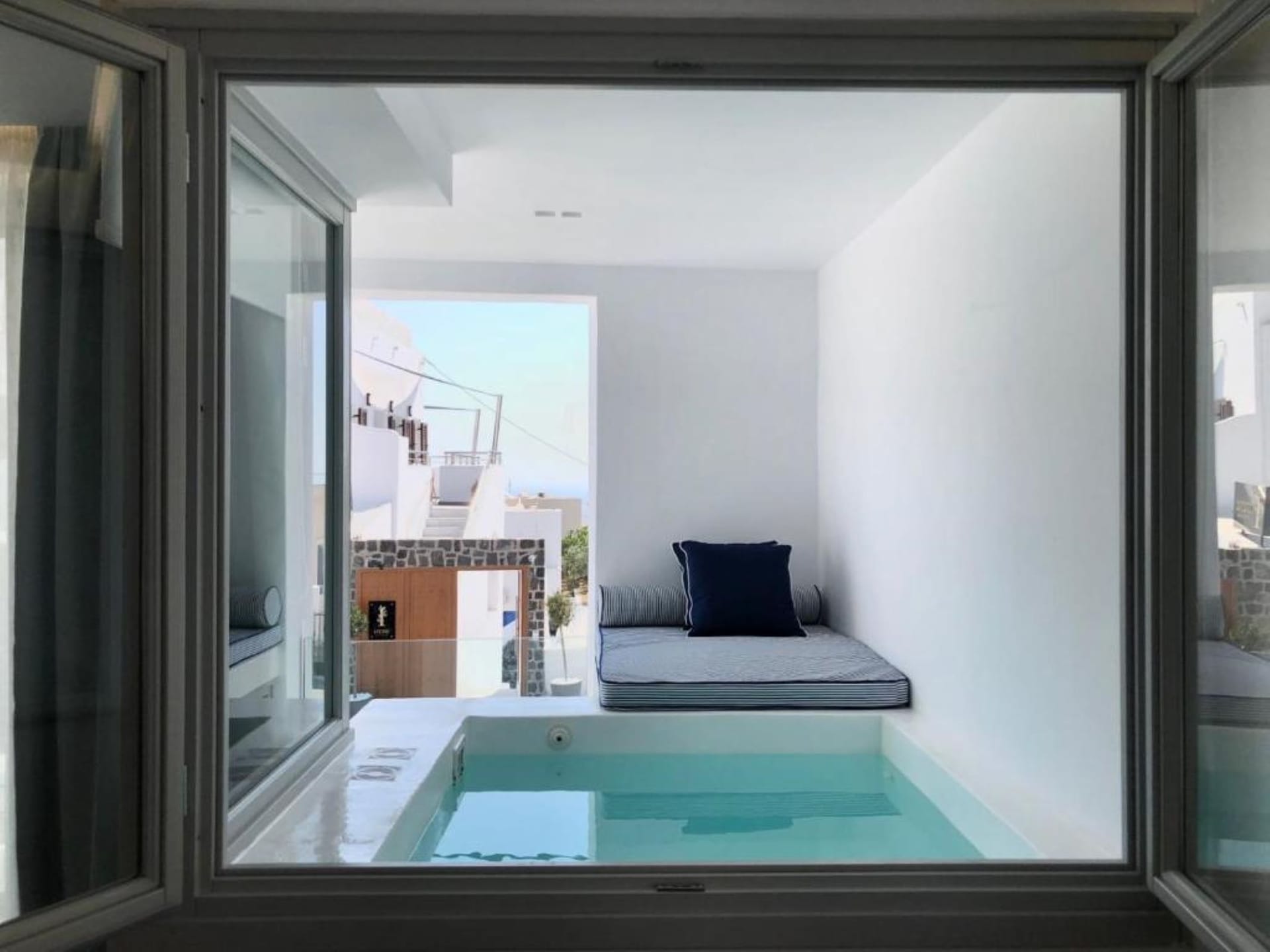 Harmony Suites Santorini