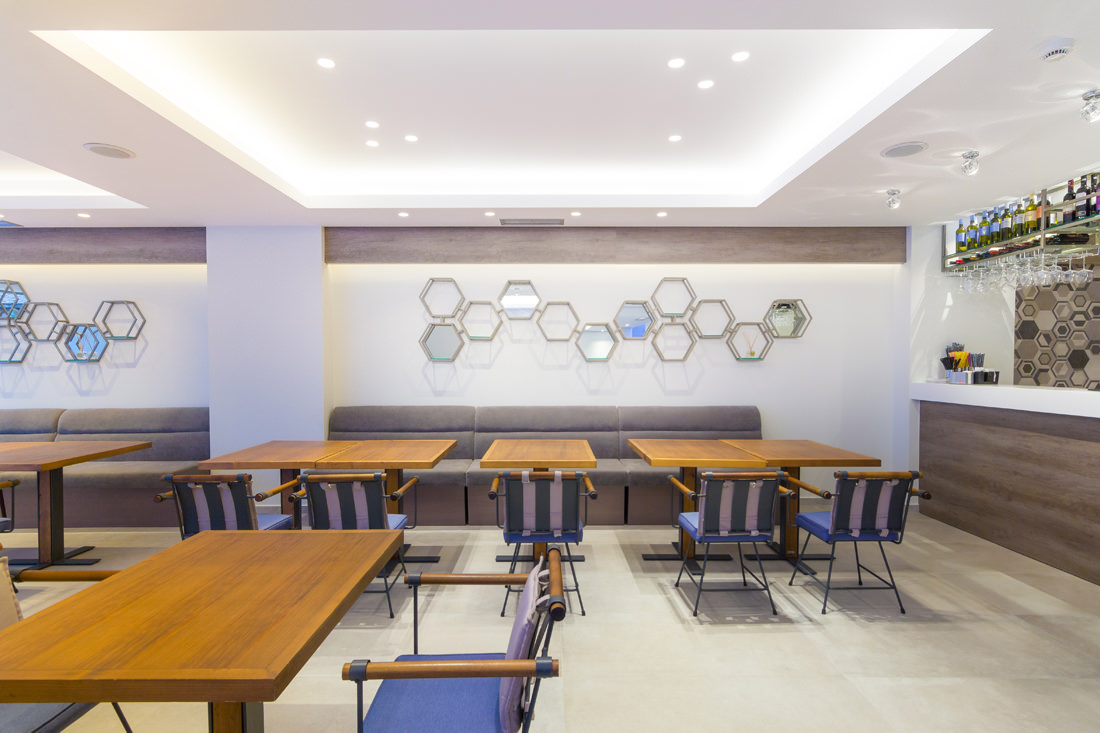 Hotel Ntinas Filoxenia bar unutra.jpg