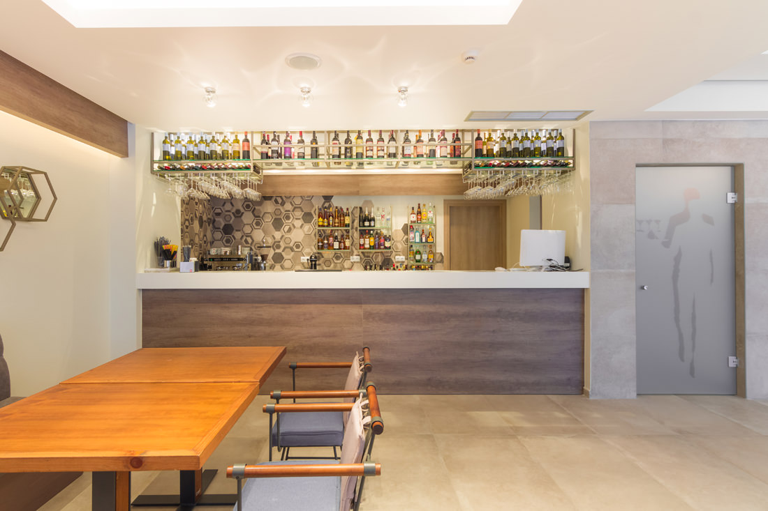 Hotel Ntinas Filoxenia bar.jpg