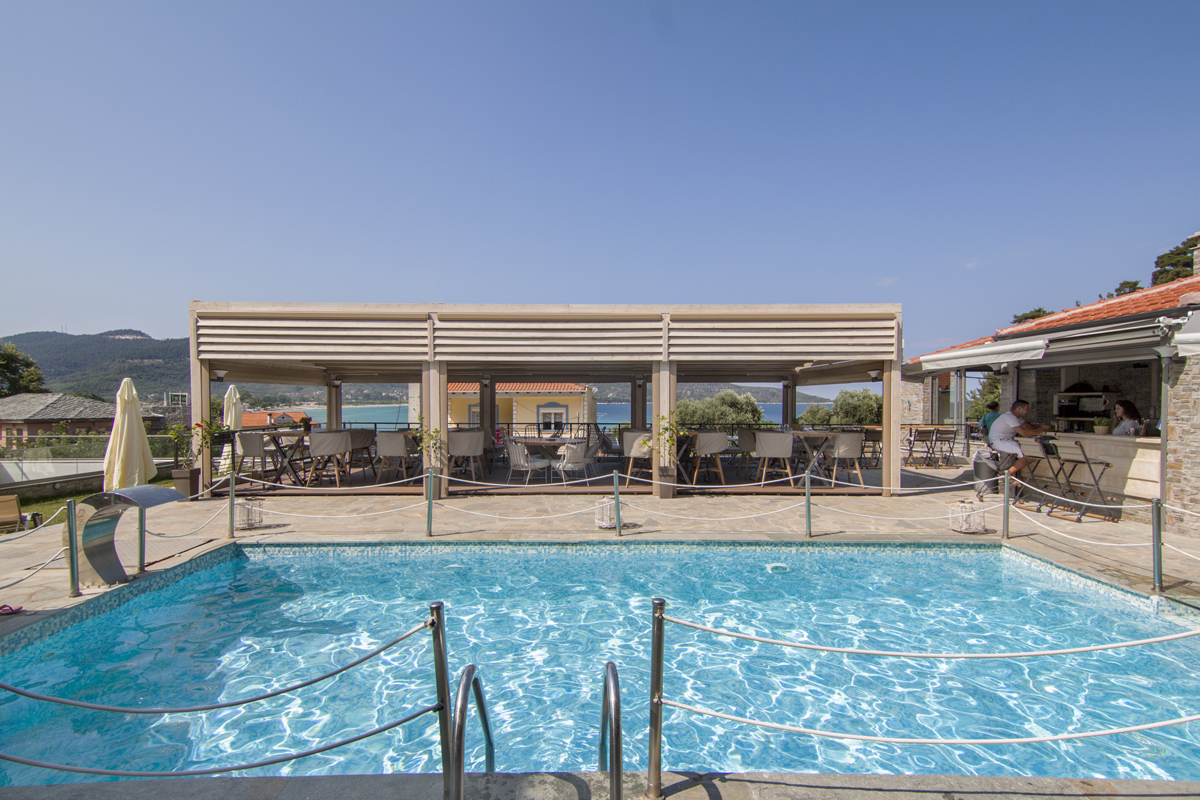 Hotel Ntinas Filoxenia bazen.jpg