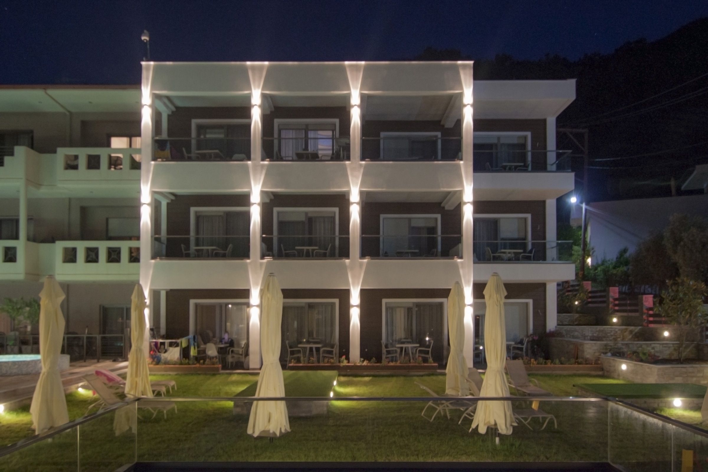 Hotel Ntinas Filoxenia nocu.jpg