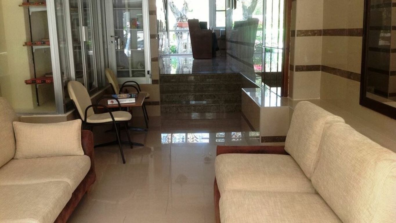 Hotel Olympic Bibis lobby.jpg