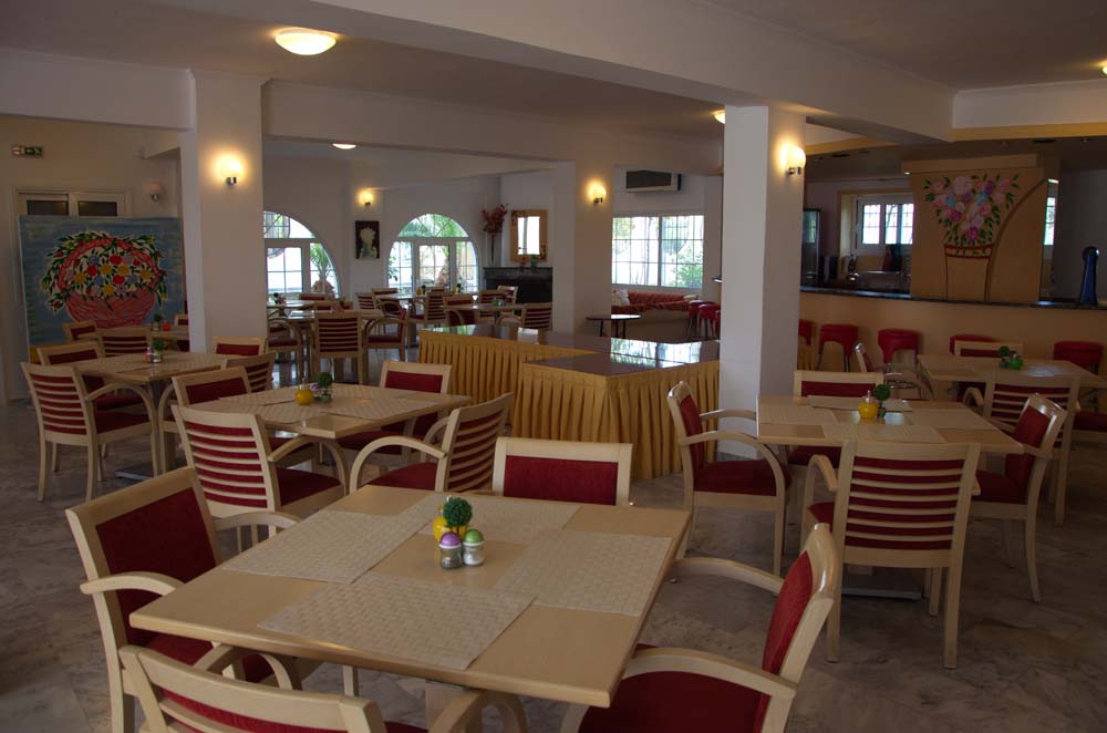 Hotel Olympion Melathron Lobby bar.jpg