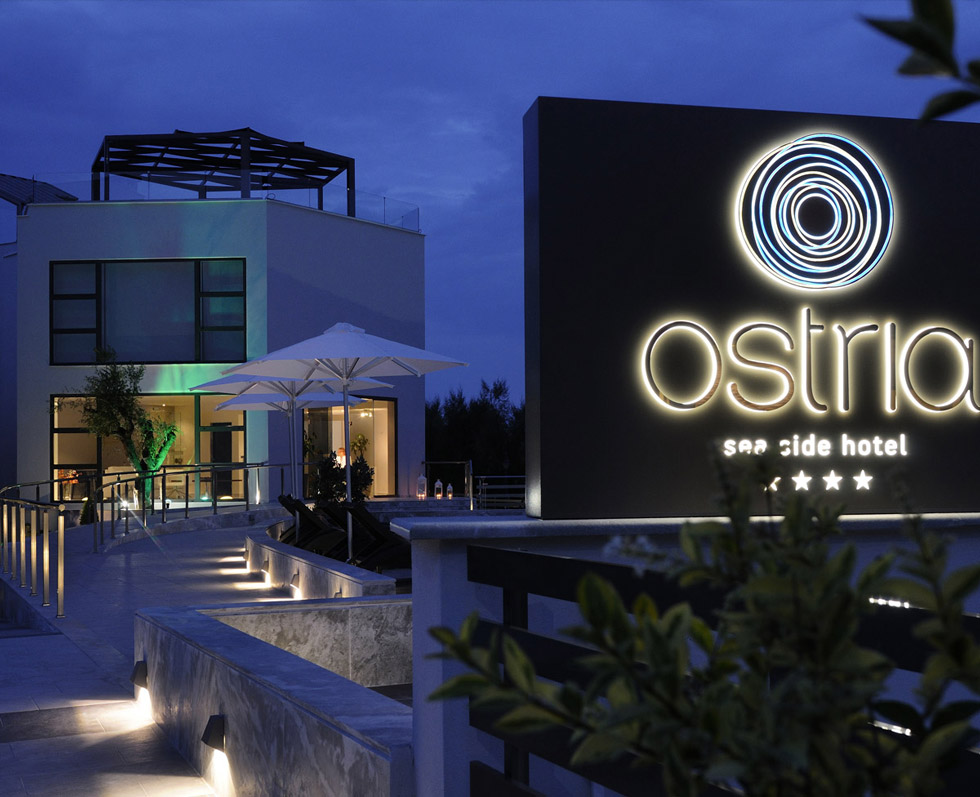 Hotel Ostria Sea Side night.jpg