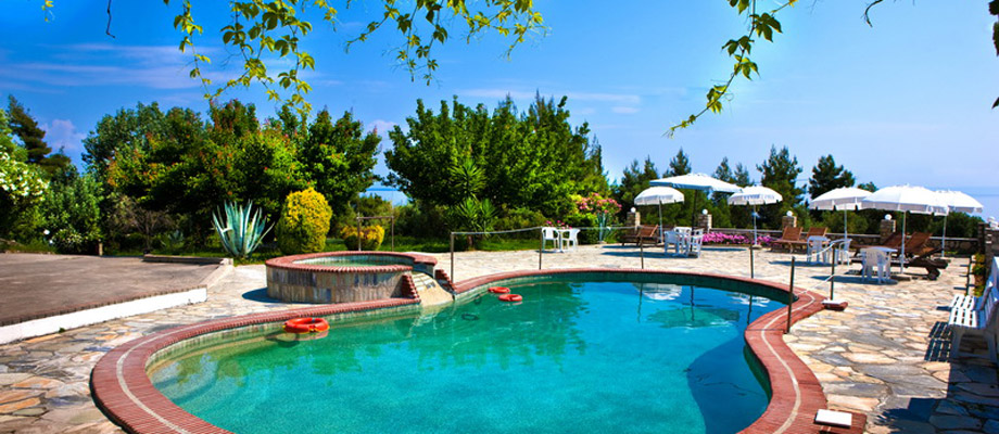 Hotel Pashos bazen.jpg