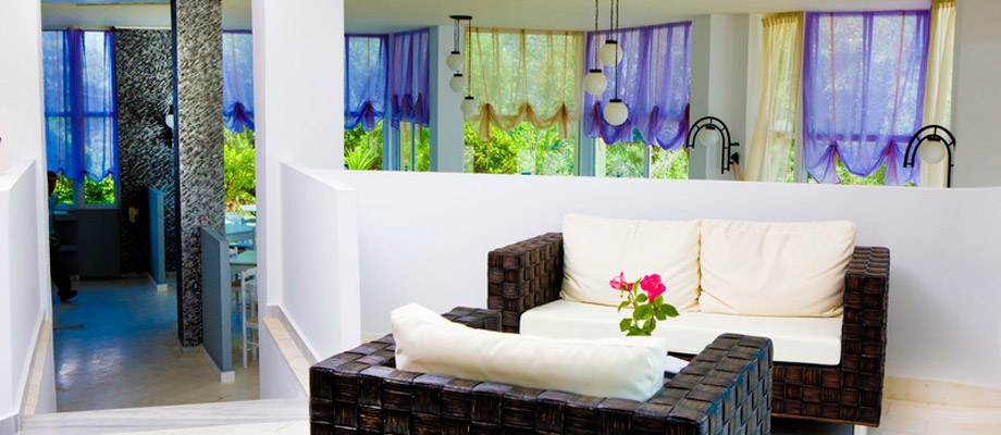 Hotel Pashos lobby.jpg