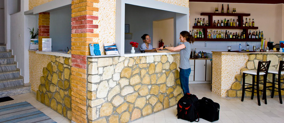 Hotel Pashos recepcija.jpg
