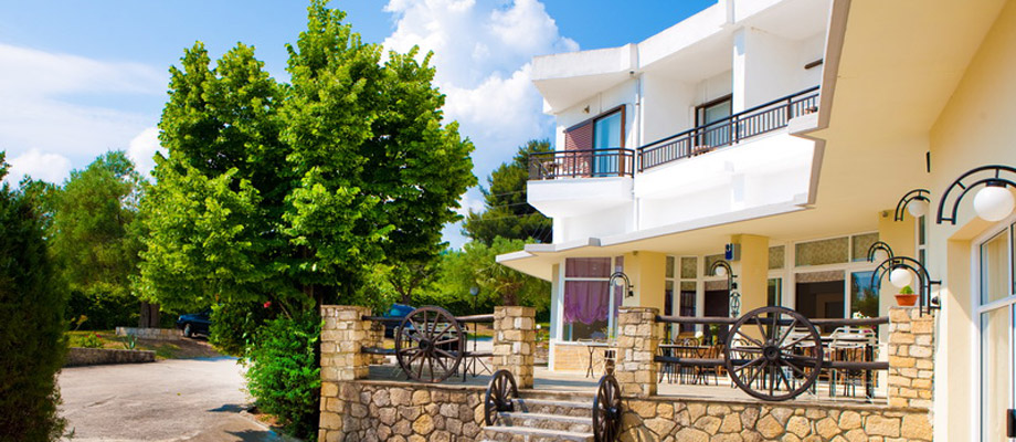 Hotel Pashos.jpg