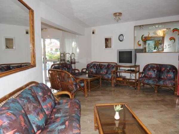 Hotel Pegasus bar.jpg