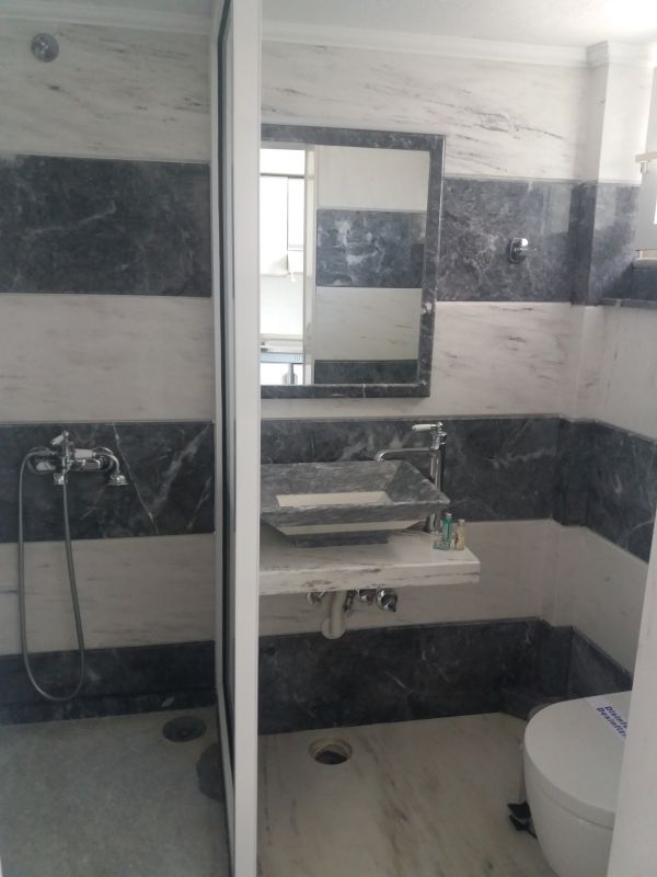 Hotel Pegasus four beds room kupatilo.jpg