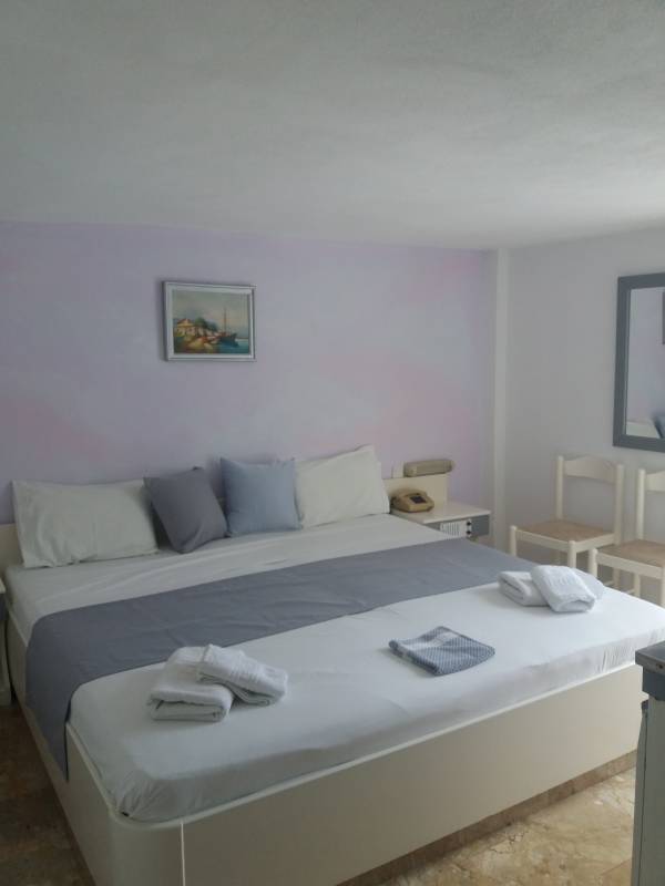 Hotel Pegasus six beds room.jpg