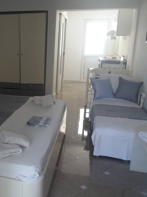 Hotel Pegasus three beds soba.jpg
