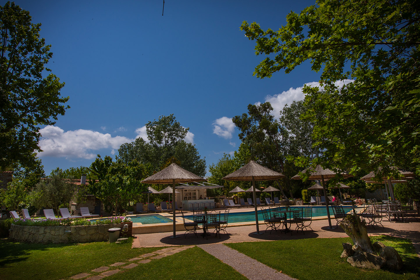Hotel Petrino Suites bazen.jpg