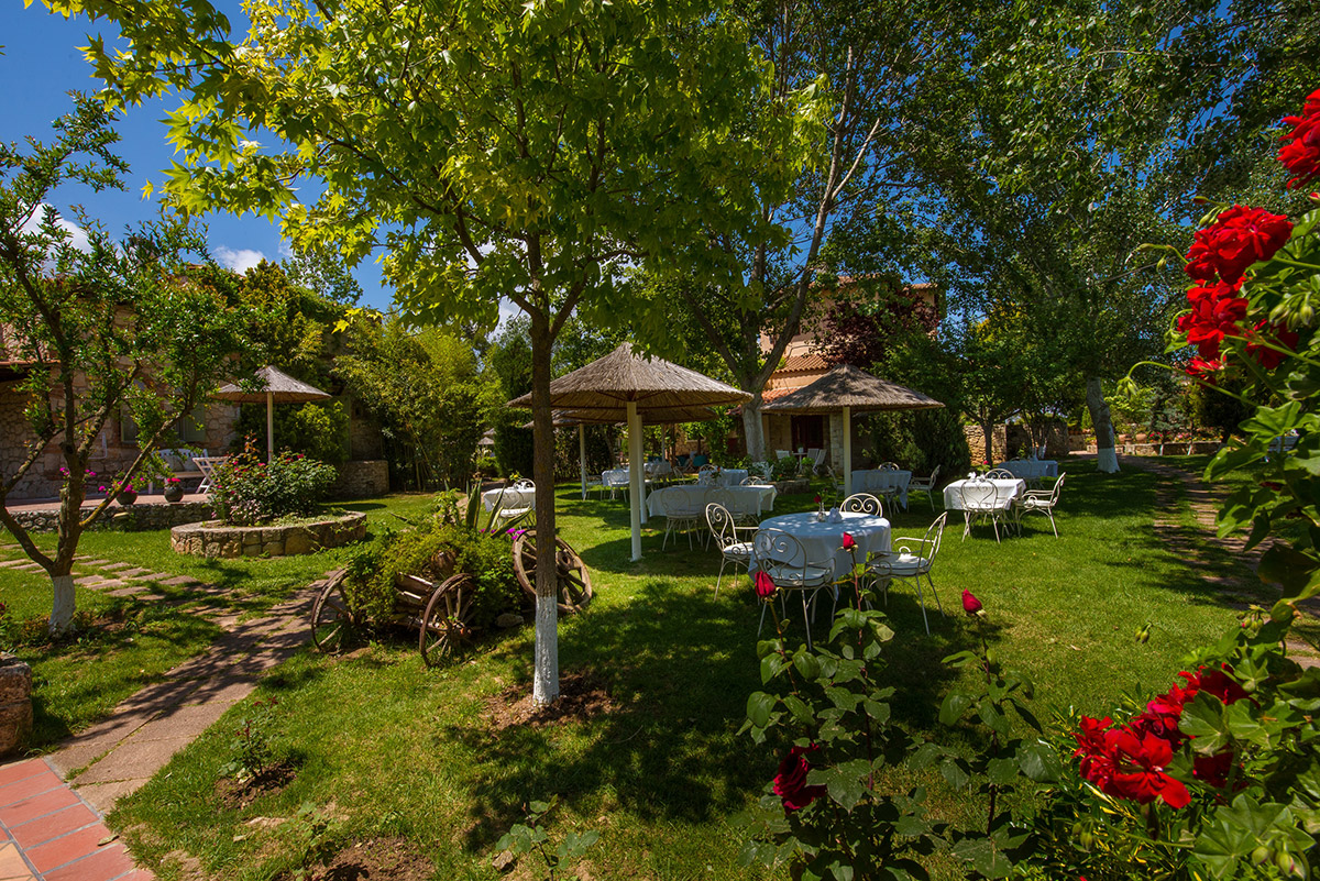 Hotel Petrino Suites restoran basta.jpg