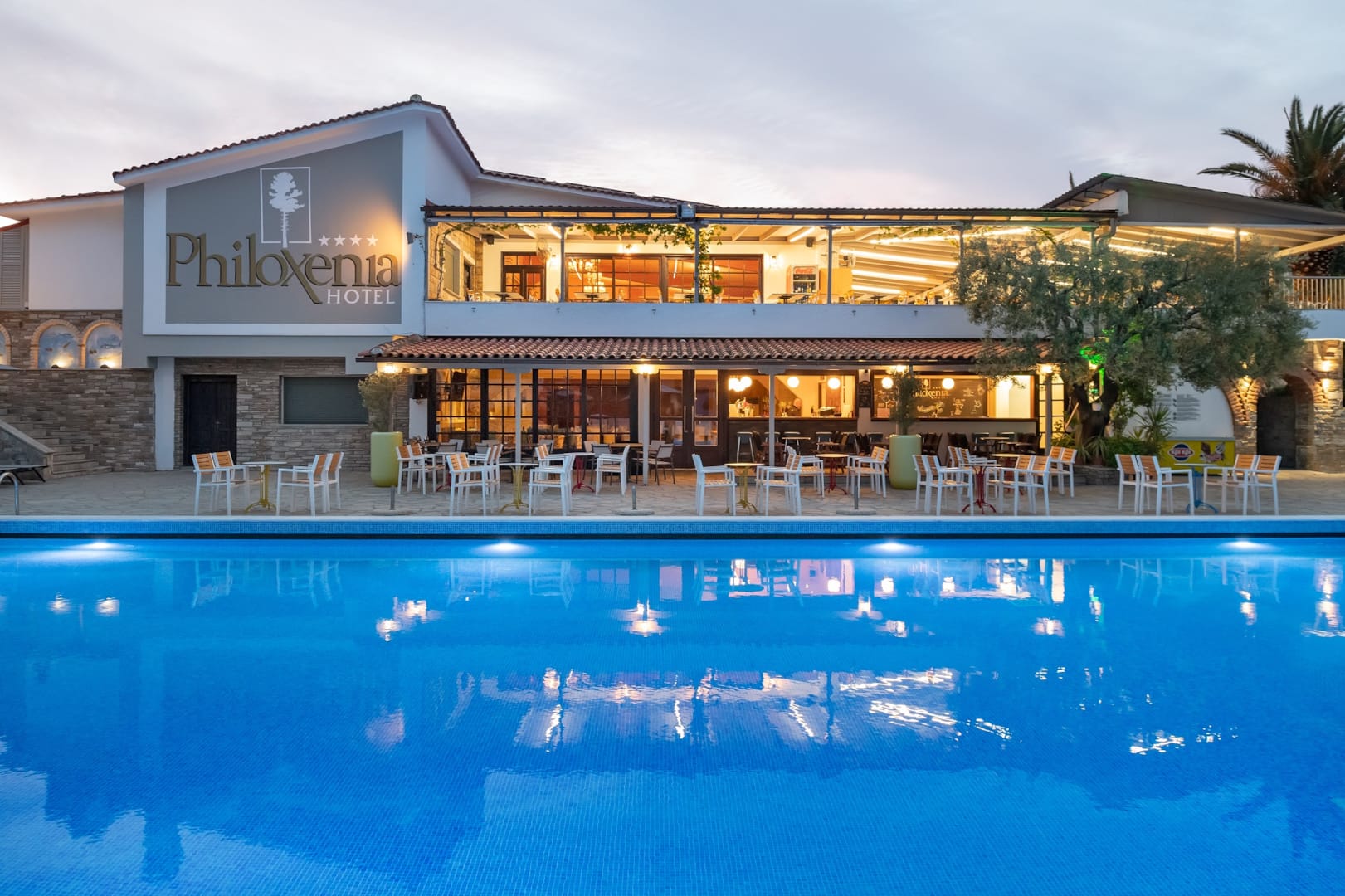 Hotel Philoxenia-Bazen na otvorenom.jpg