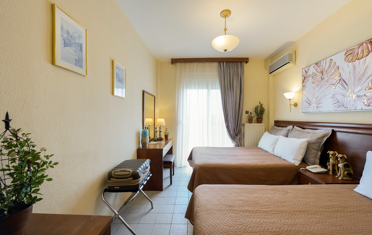 Alkyonis hotel trokrevetna soba.jpg