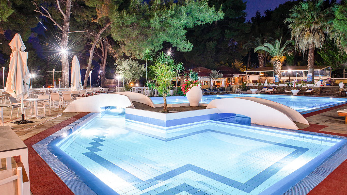 Hotel Porfi Beach bazen.jpg
