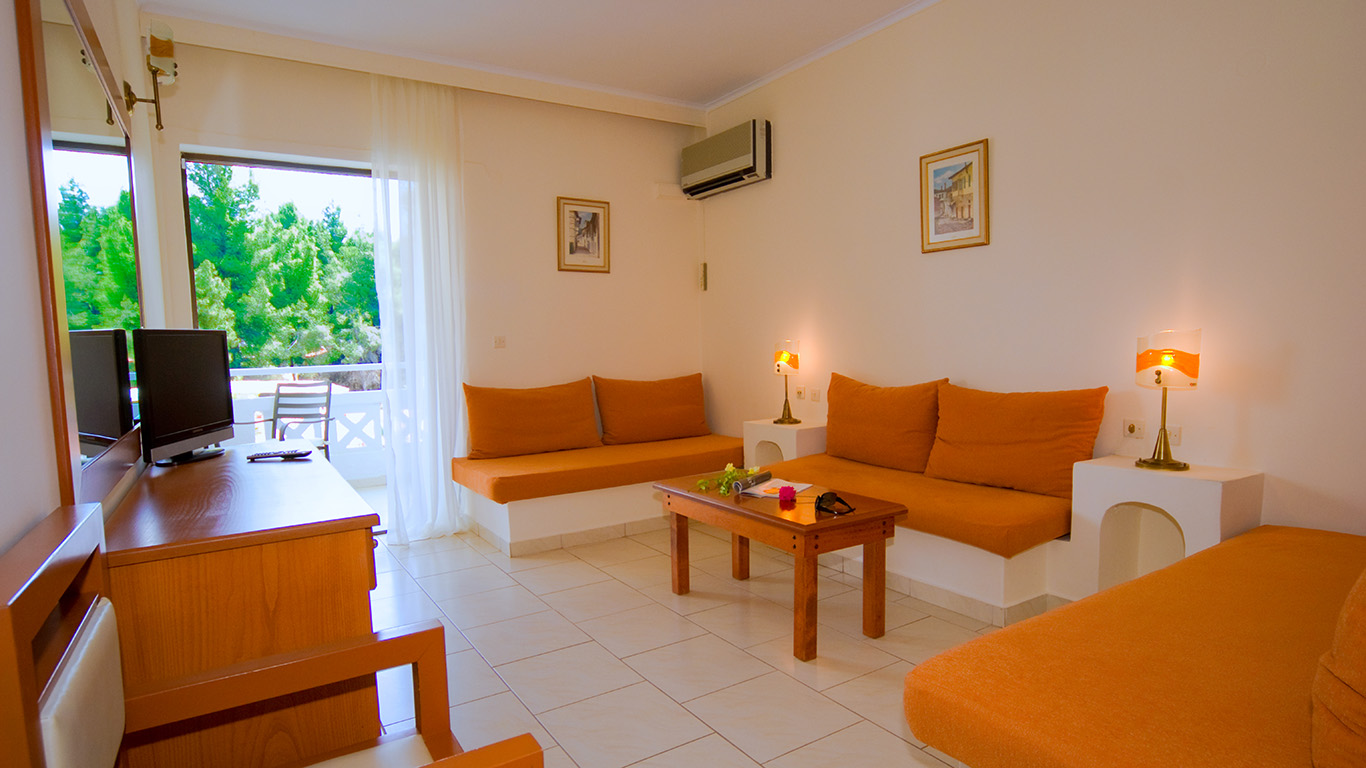 Hotel Porfi Beach dnevni boravak.jpg