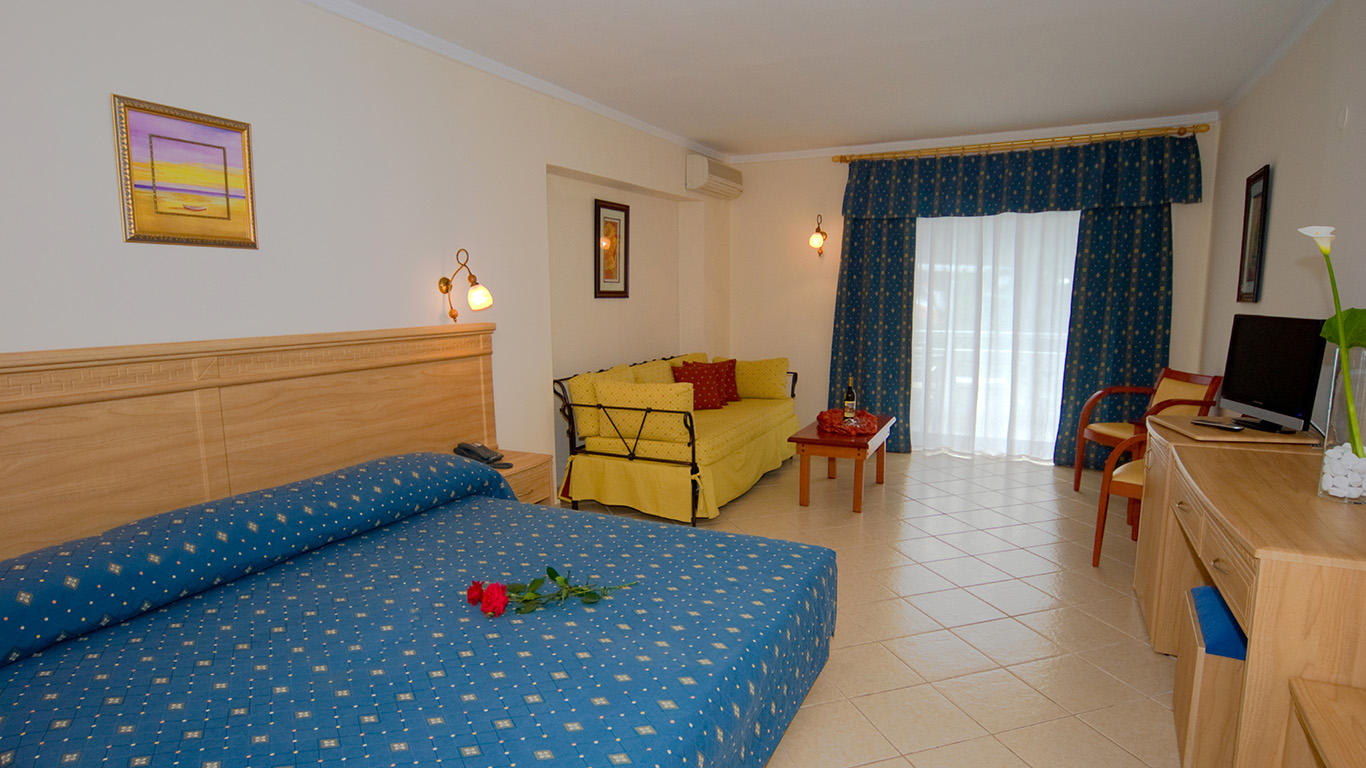 Hotel Porfi Beach enterijer sobe.jpg