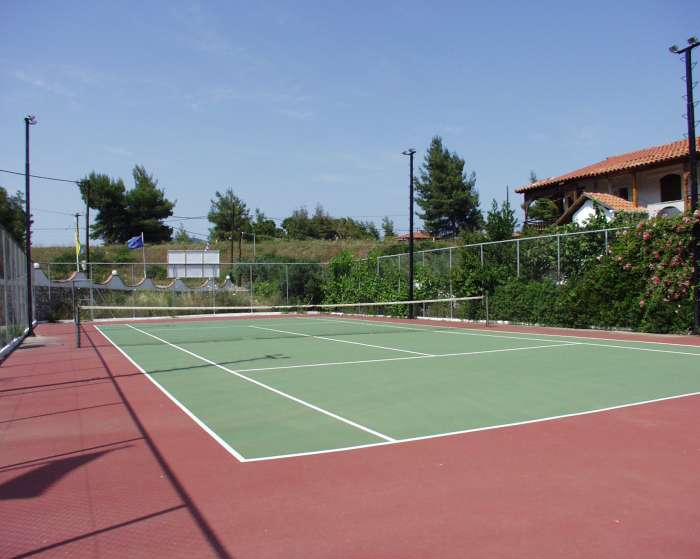 Hotel Porfi Beach teniski teren.jpg