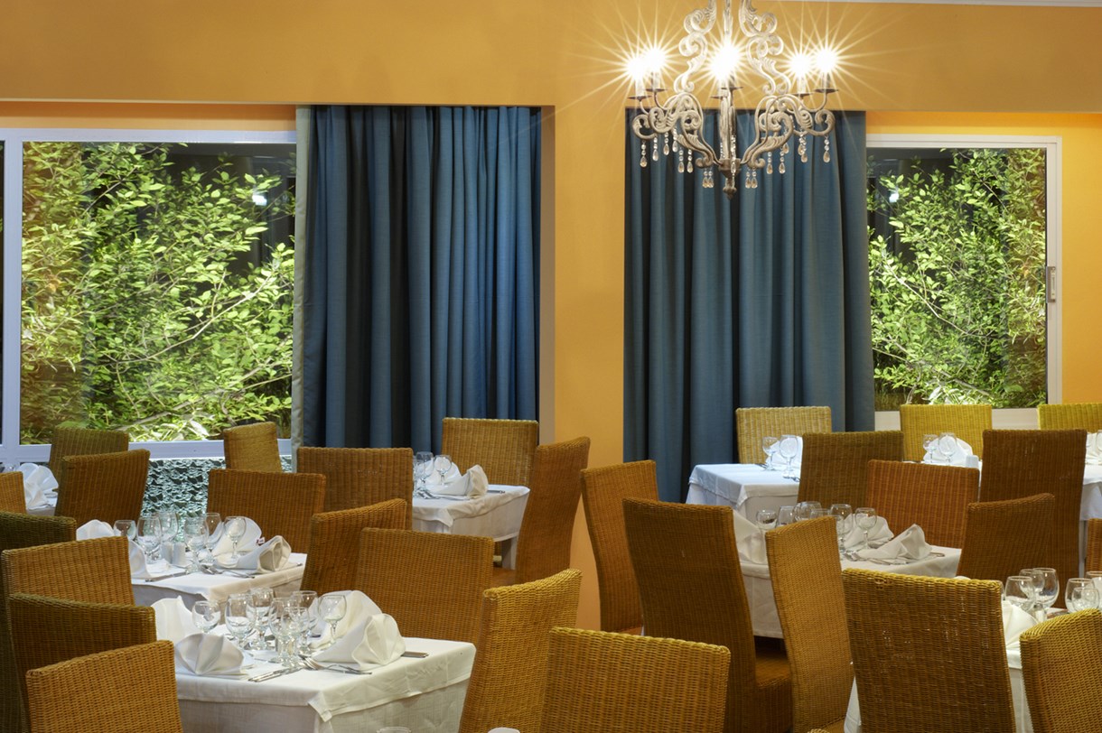 Hotel Portes Beach restoran.jpg