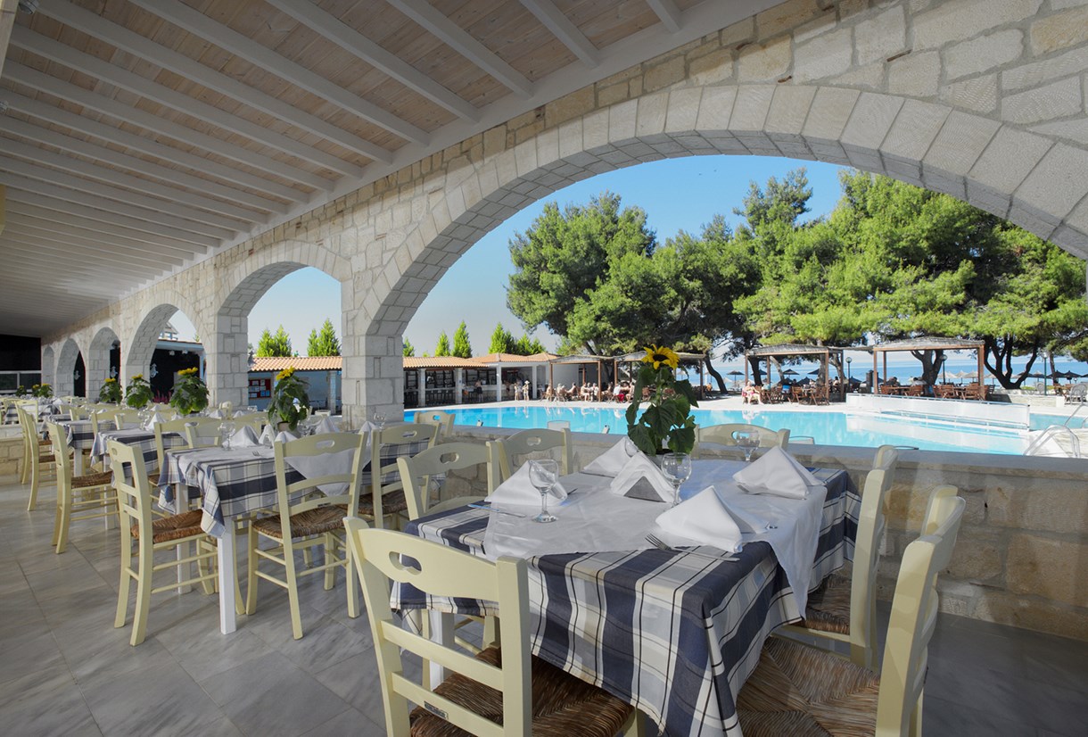 Hotel Portes Beach taverna.jpg