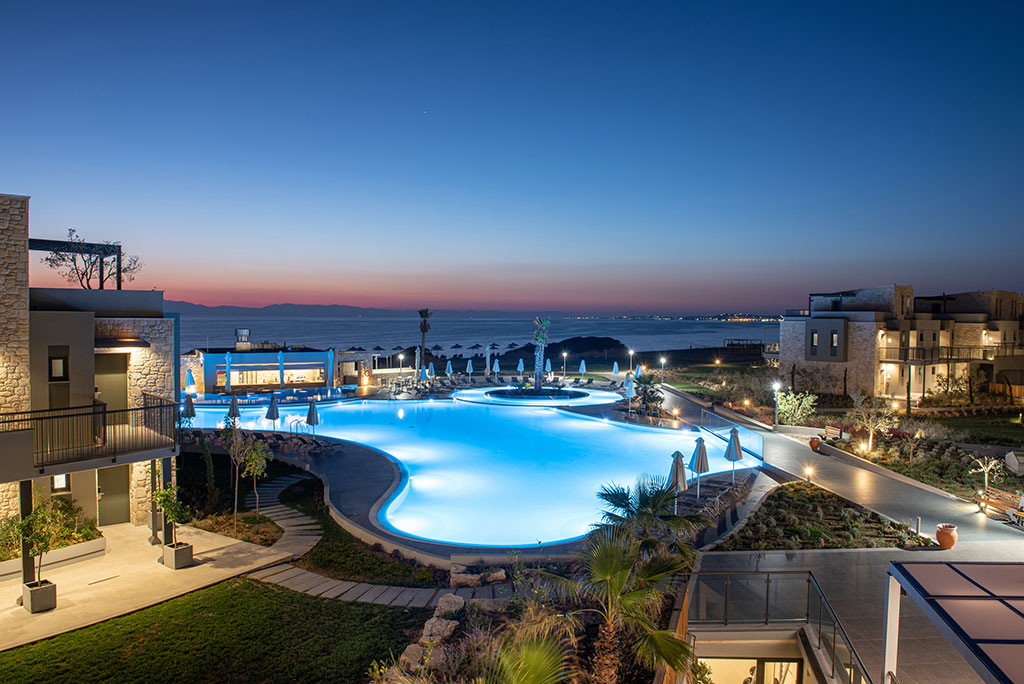 Hotel Portes Lithos pogled na bazen.jpg