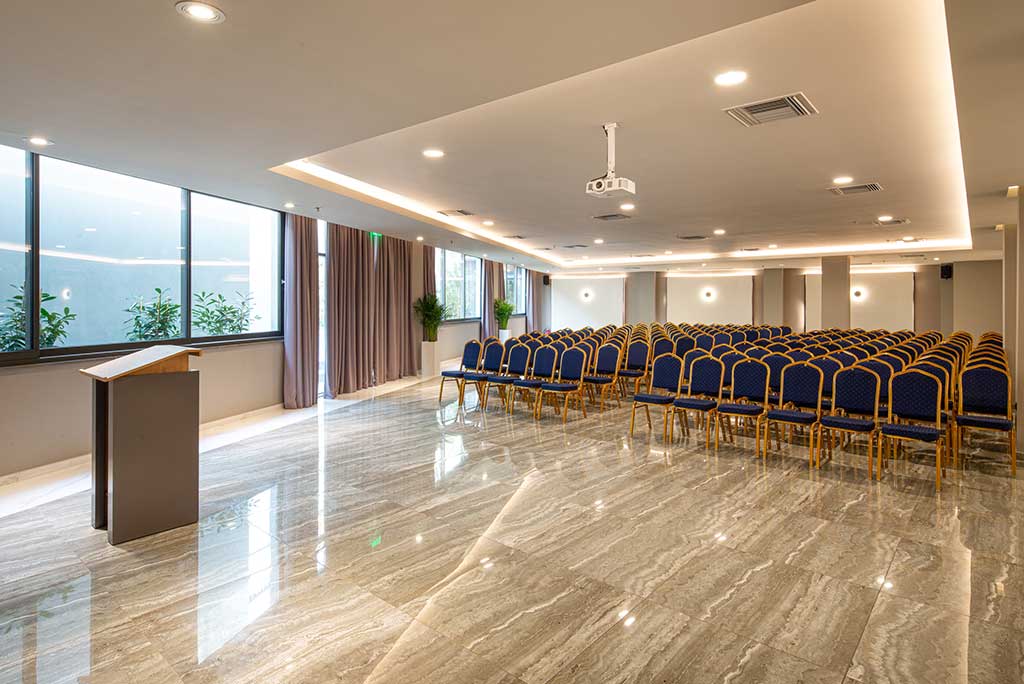 Hotel Portes Lithos sala za sastanke.jpg