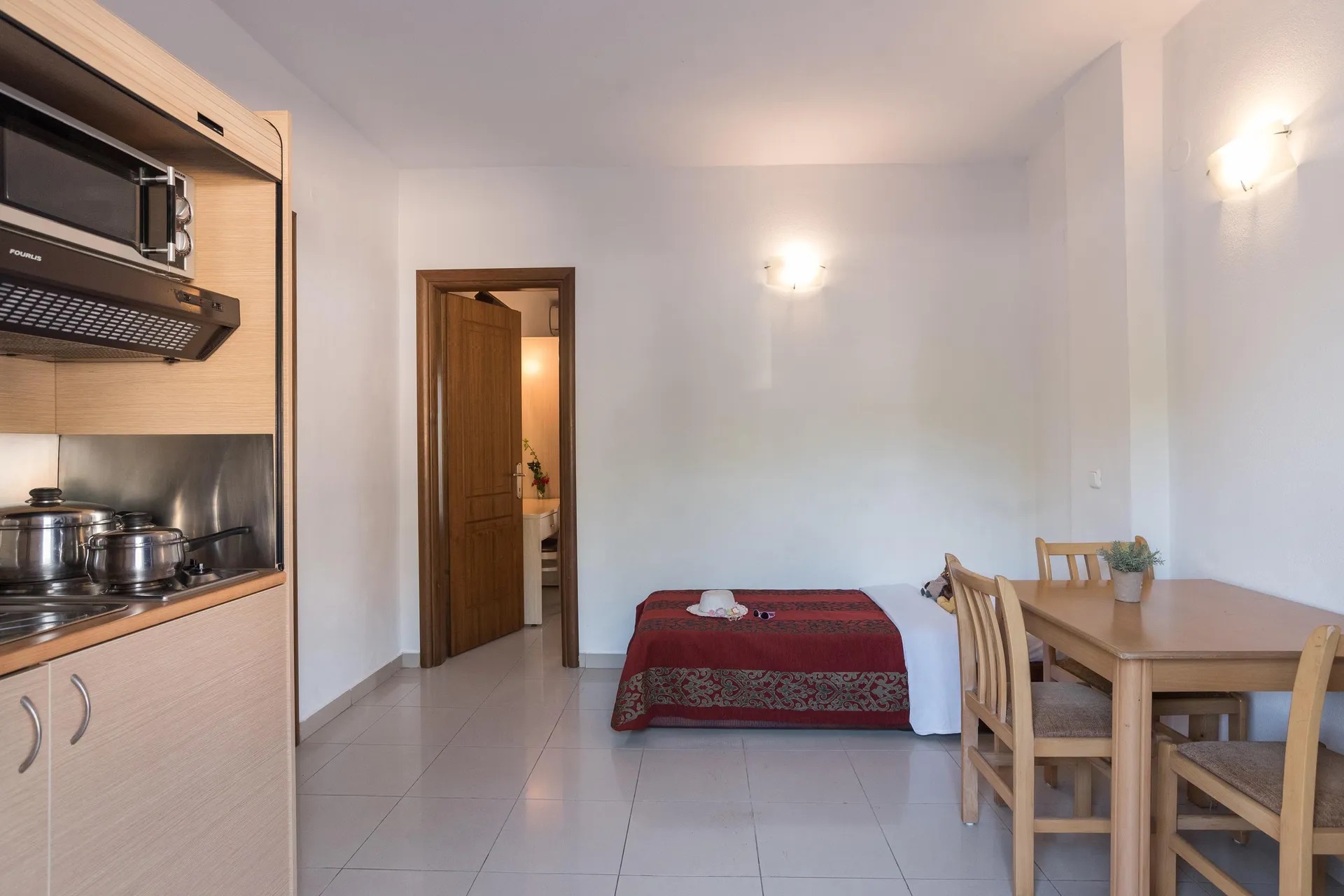 Porto Koufo-Mini porodican apartman delimican pogled more.jpg