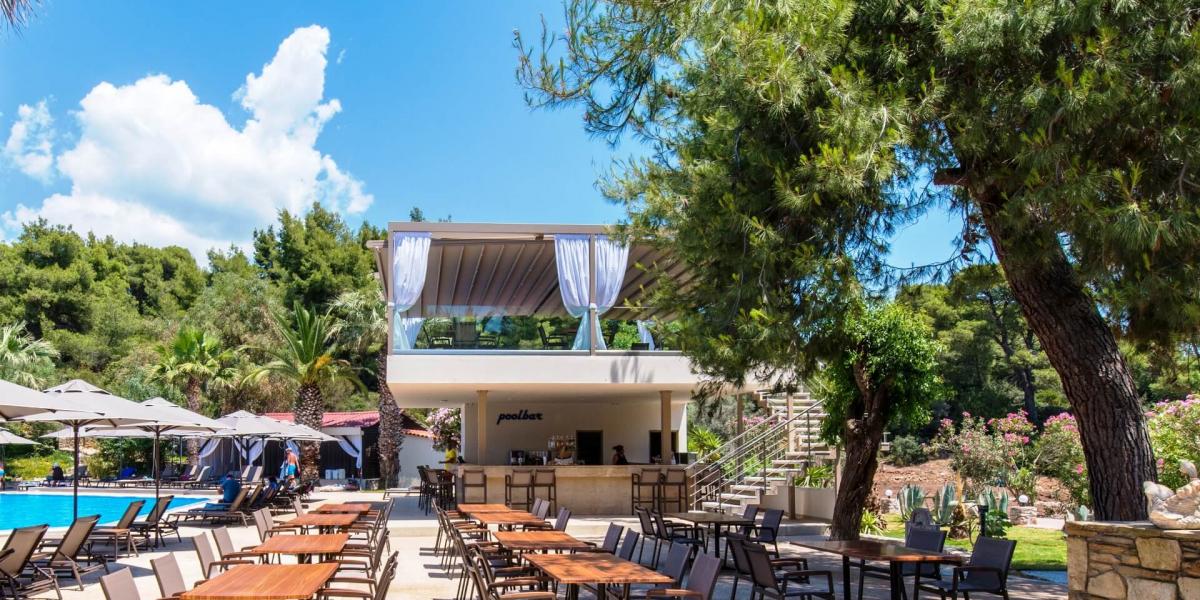 Hotel Poseidon Resort bar na bazenu.JPG