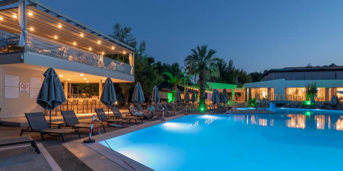 Hotel Poseidon Resort bazen uvece.JPG