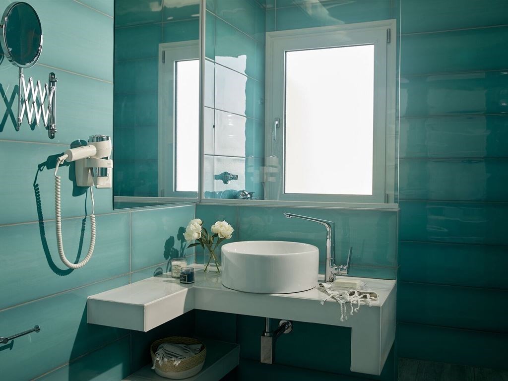 Hotel Alkyonis bathroom.jpg