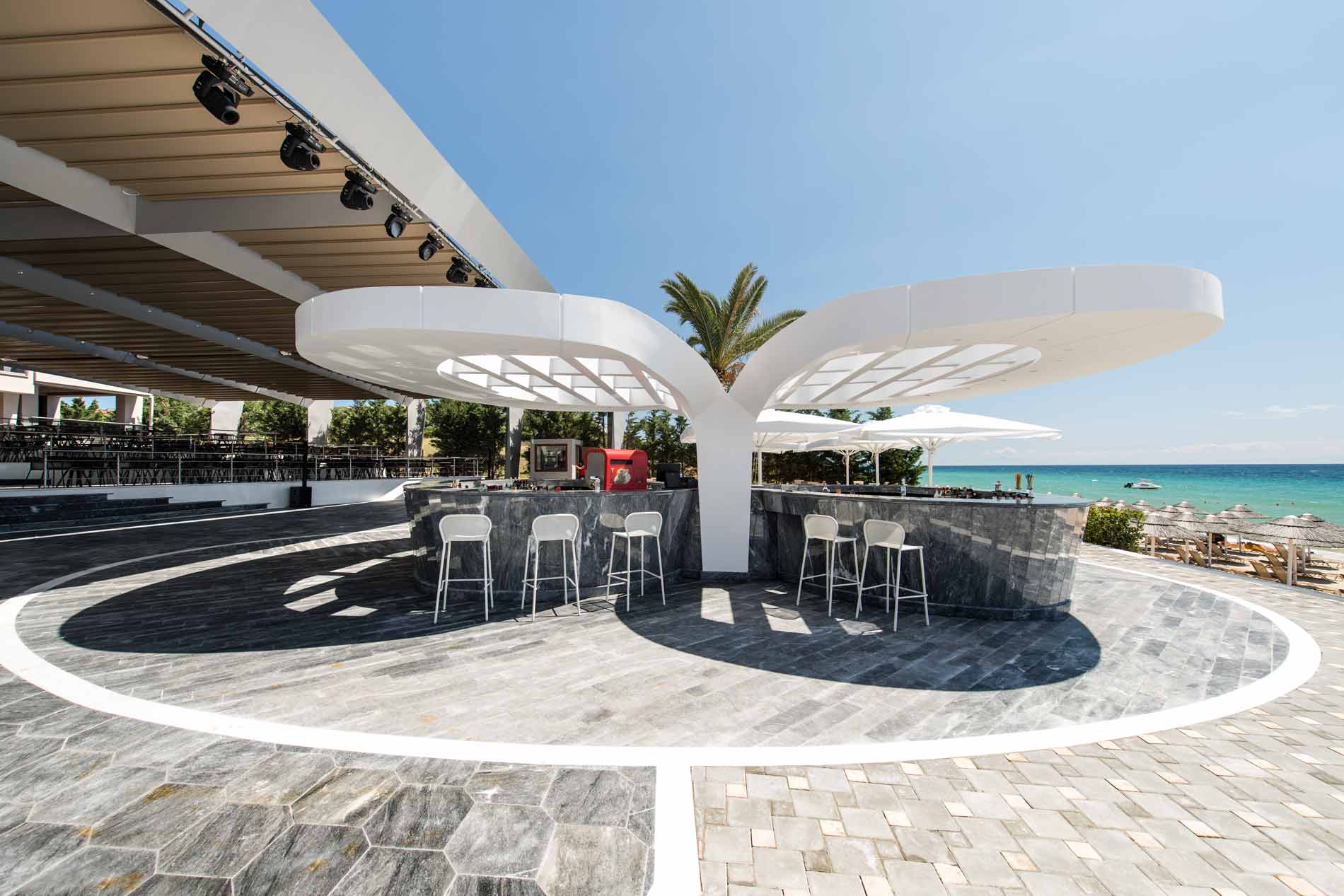 Potidea Palace Hotel-Bar pored plaze.jpg