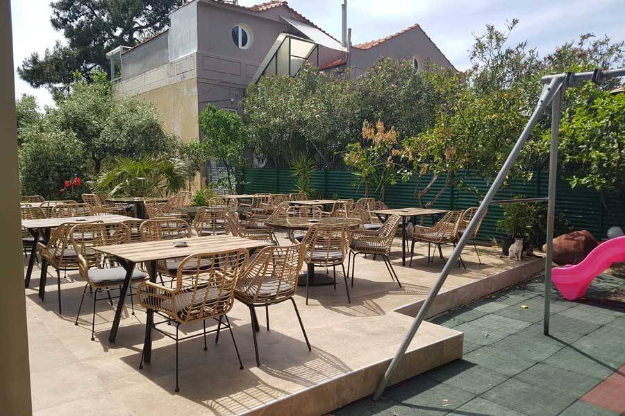 Hotel Potos igraliste i bar.jpg