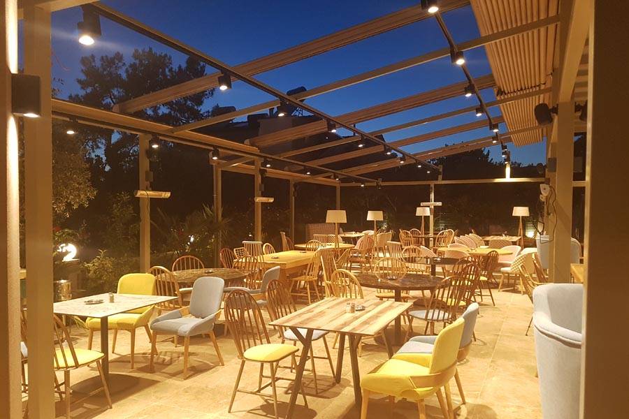 Hotel Potos restoran i bar na otvorenom.jpg