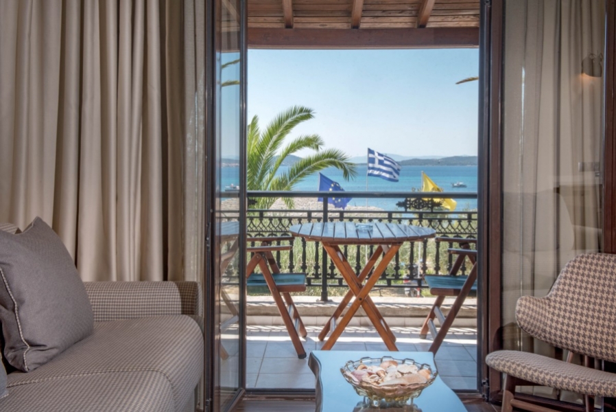 Hotel Pyrgos deluxe suite pogled.jpg