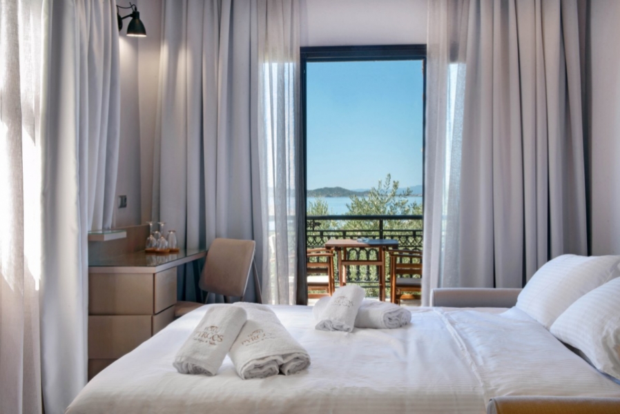 Hotel Pyrgos deluxe suite.jpg