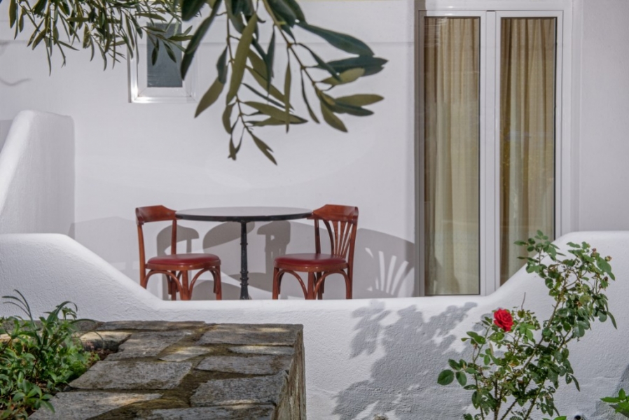 Hotel Pyrgos double room terasa.jpg