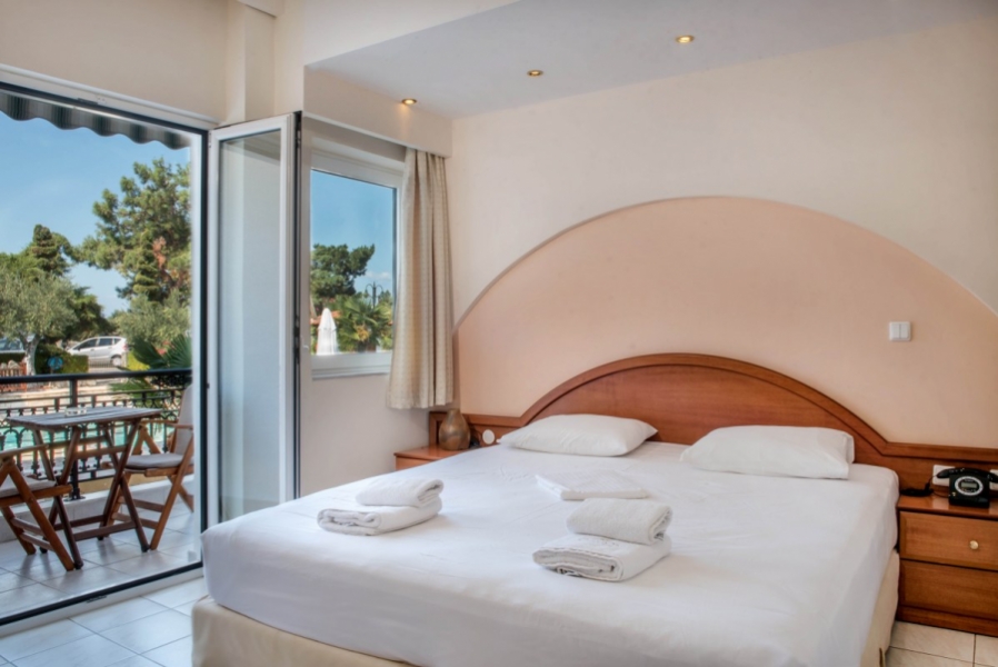 Hotel Pyrgos standard double room.jpg
