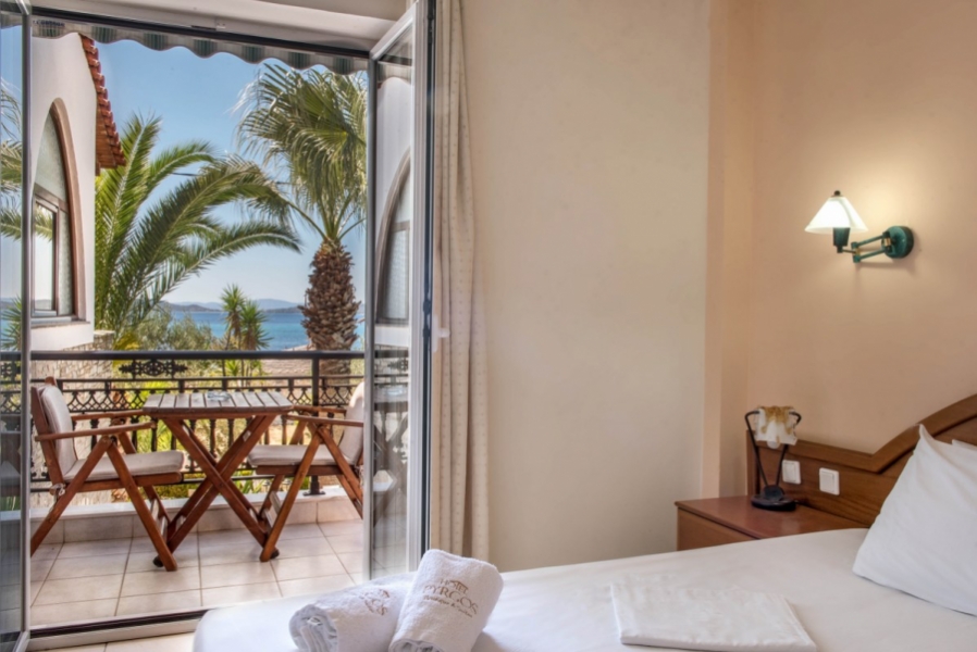 Hotel Pyrgos standard double soba.jpg