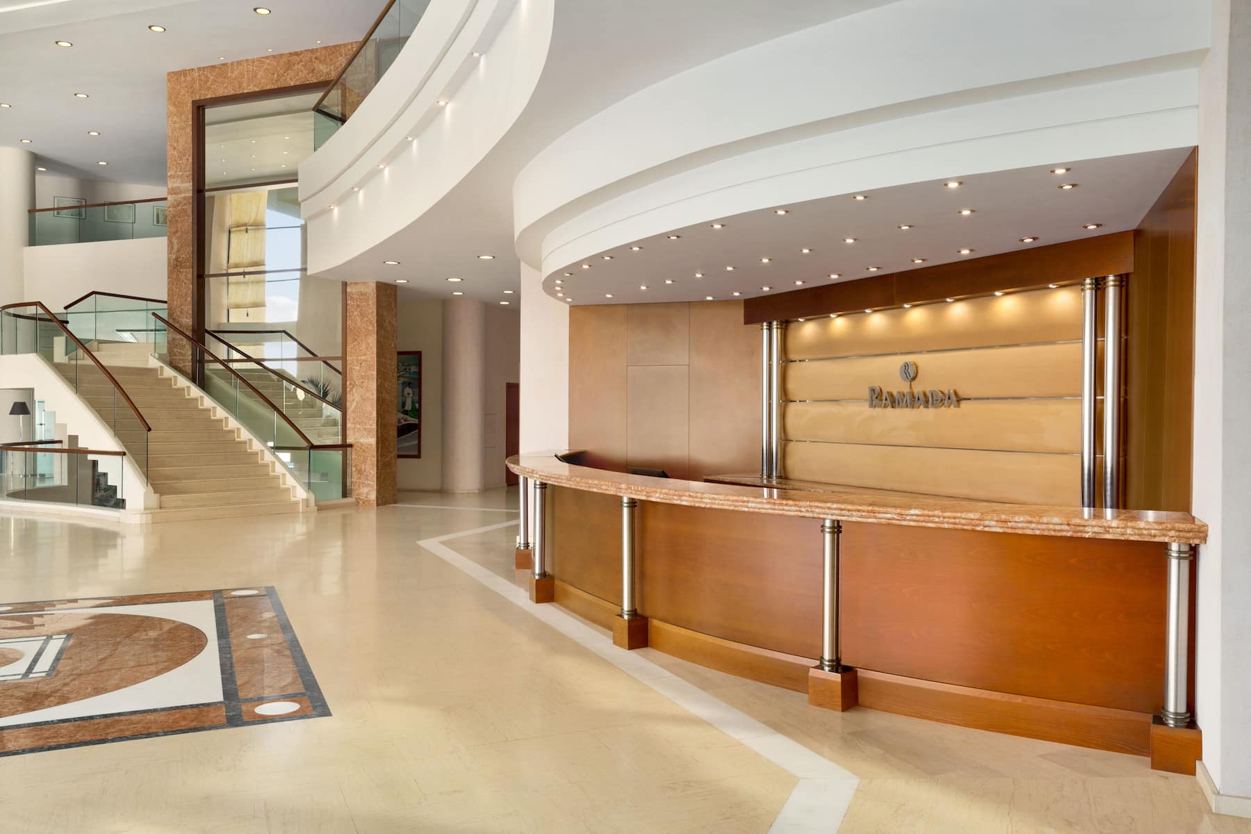 Hotel Ramada Plaza Thraki-Recepcija.jpg