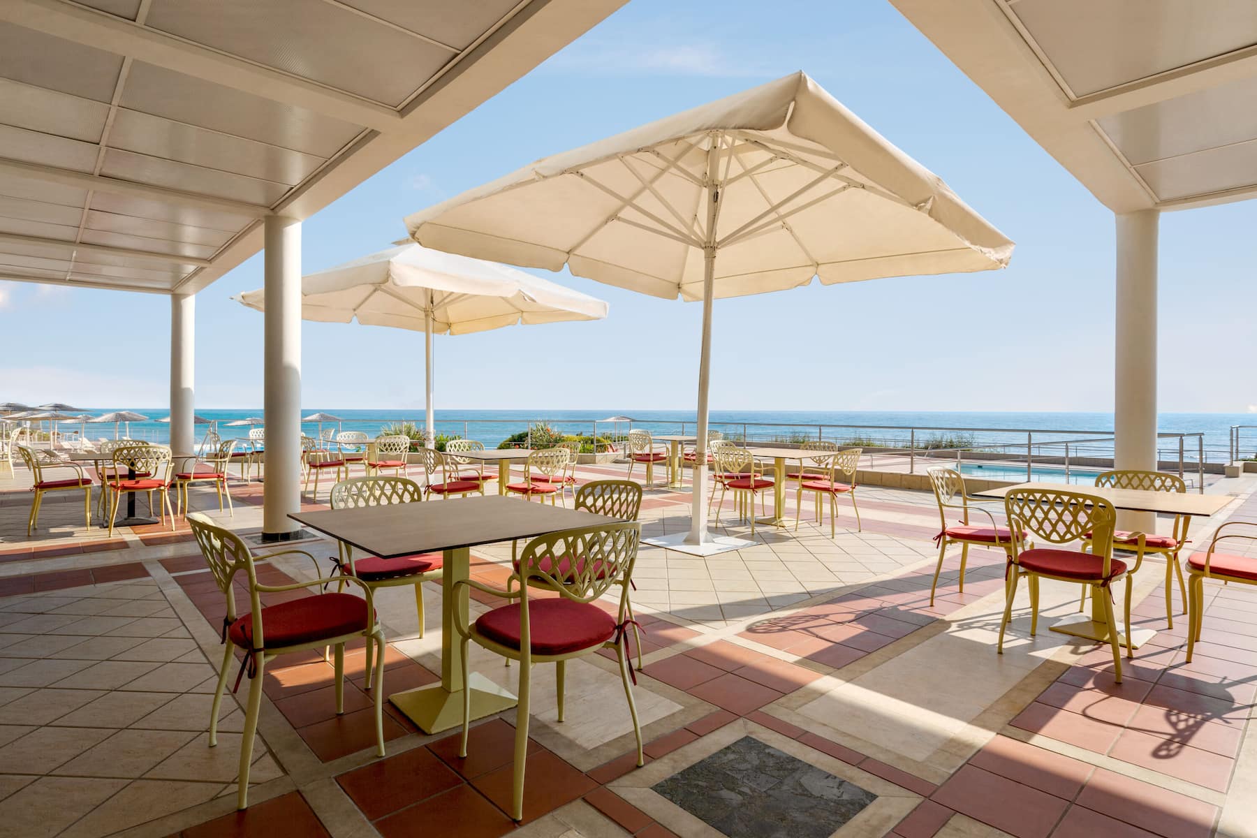 Ramada Plaza Thraki Hotel-Terasa restorana.jpg