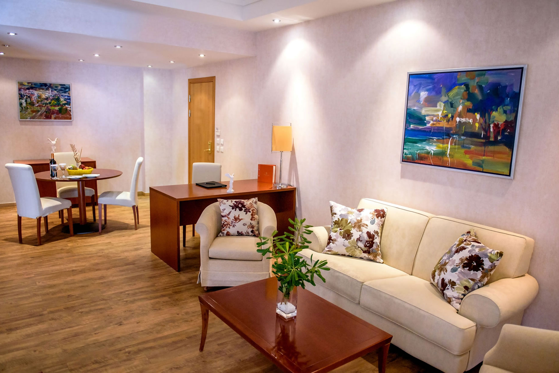 Ramada Plaza Thraki-Suite.jpg